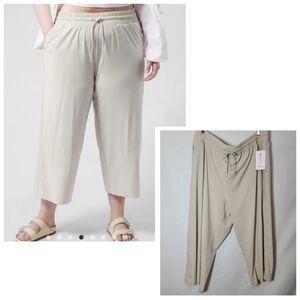 New with tags- Plus size Athleta Avenue Wide leg crop pants- Size 24